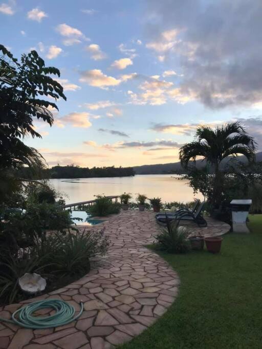 Te Mana Lodge Taravao Buitenkant foto